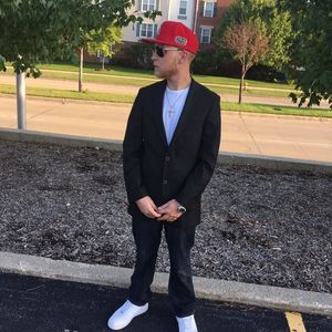 Meet your Posher, Tom